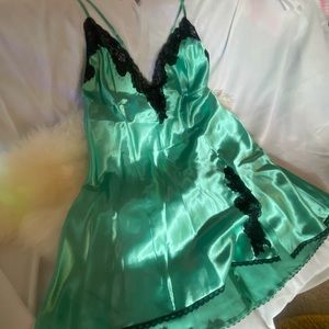 VINTAGE 80’s/90’s FREDERICK’S OF HOLLYWOOD Slip Sz L/XL